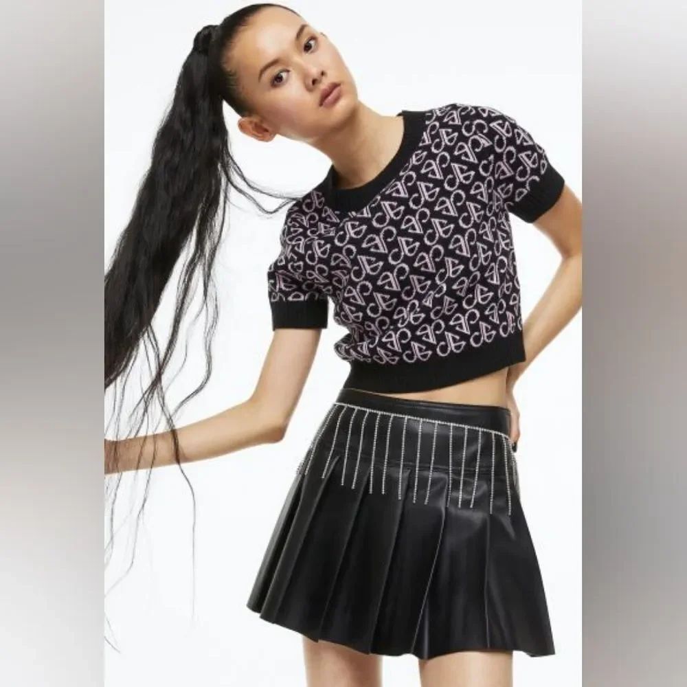 🔸️NWT H&M Divided Black & Pink Short Sleeve Cropped Sweater Large